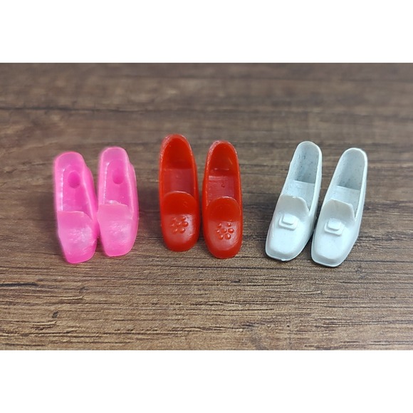 The Unbranded Brand Other - Vtg Barbie Size Shoes Lot Of 3 Pair Red Pink White Chunky Heels Unbranded Z11